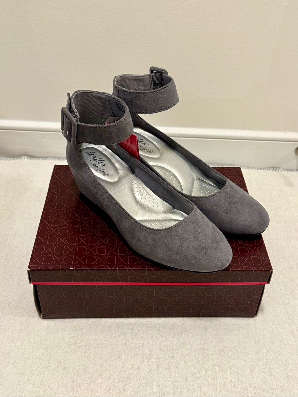 Gray Faux Suede Ankle Strap Wedge Sandals Comfort Cushioned Women’s 8.5 NWT